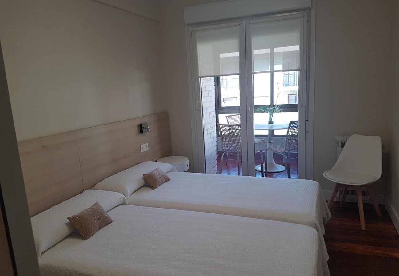 Apartamento en Zarautz - Apartamento Frida - 3 habitaciones, zona residencial a 2min de la playa