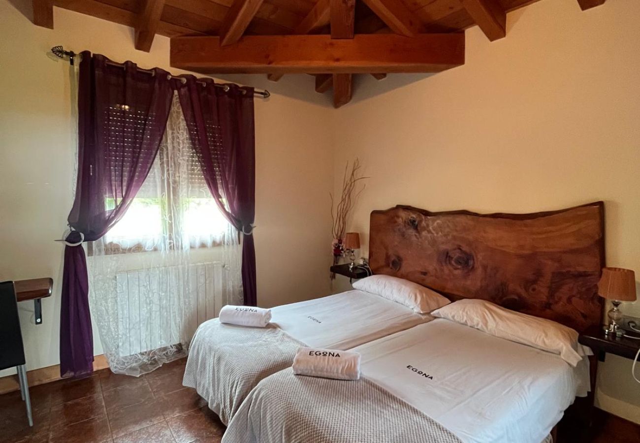 Cottage in Aia - Izetaerdi – Charming House with Unique Views