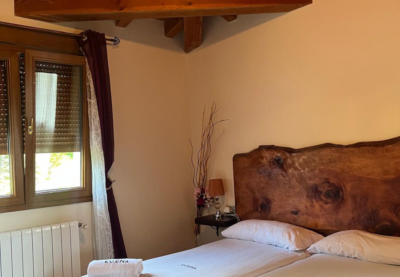 Cottage in Aia - Izetaerdi – Charming House with Unique Views